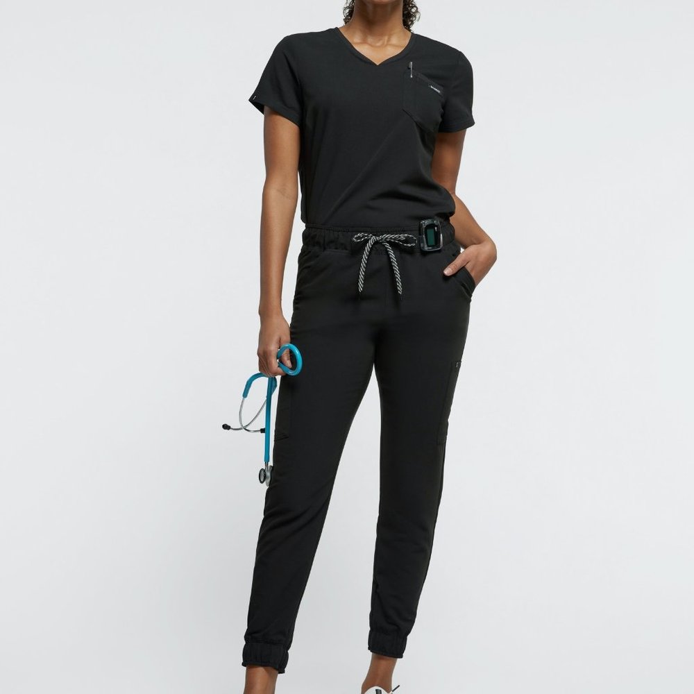 Jaanuu 2-Pocket Tuck-In Scrub Top in Black